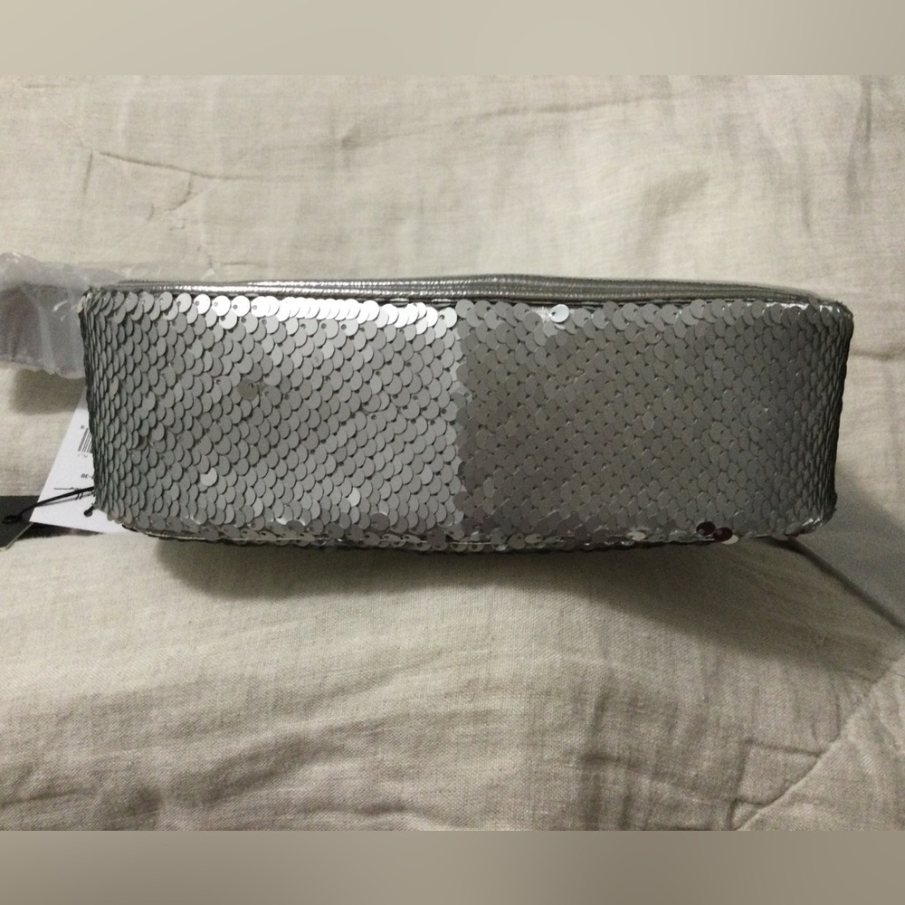 Nicole Miller Silver Sequin Small Shoulder Bag 8.5x6x2.5 - Picture 5 of 9